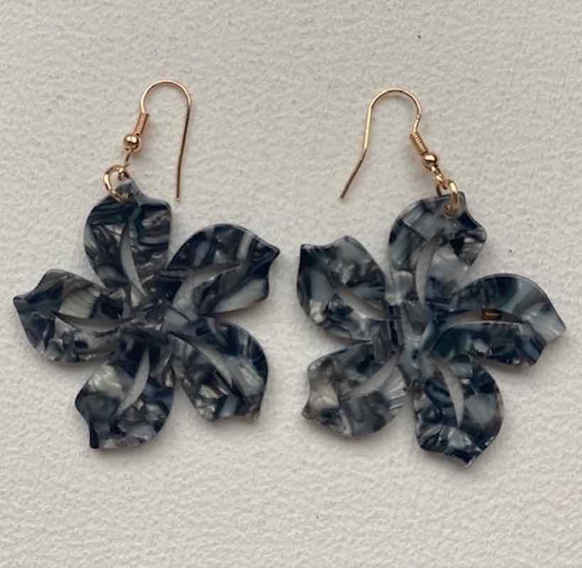 Pendientes Hawainos Plumeria color Marmol