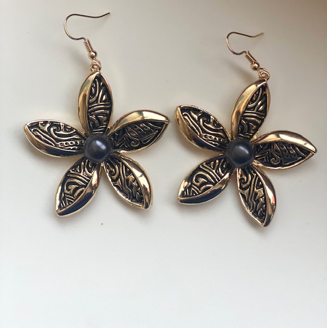 Pendientes Hawainos Fiesta  – Color Dorado con Perla Negra